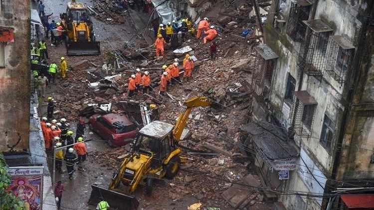 11 dead as residential building collapse in Mumbai