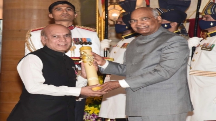 Rajnath Singh honours Qazi Sajjad Ali Zahir