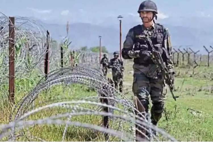 File image of Indian army soldiers patrolling the LoC