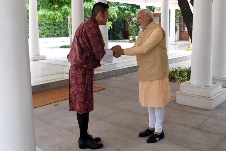 Prime Minister Narendra Modi greeting King of Bhutan, Jigme Khesar Namgyel Wangchuck