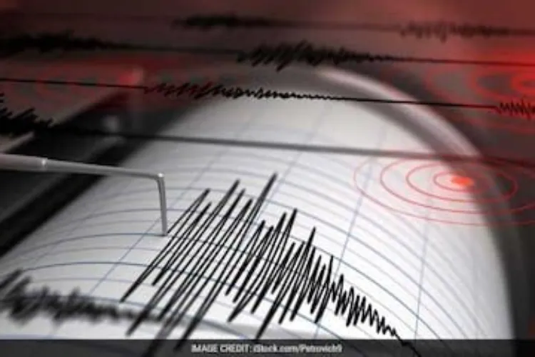 Earthquake strikes with epicentre in Nepal, tremors felt across Delhi