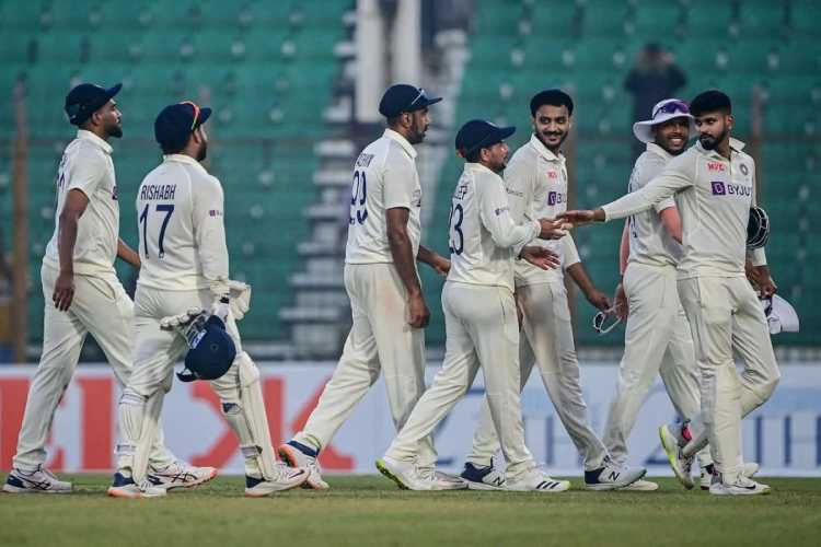 Kuldeep and Siraj ran through the Bangladesh batting lineup on Day 2 of 1st Test match