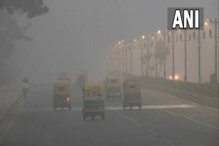 Dense fog, low visibility engulf North India