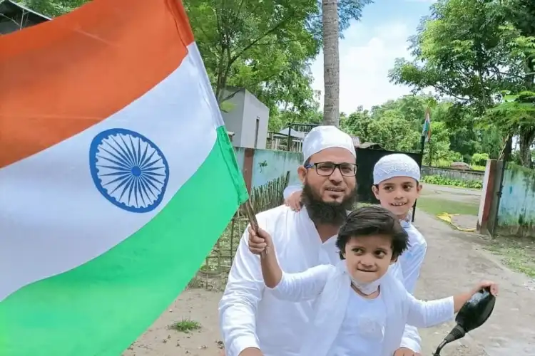 Maulana Nurul Qasmi celebrating Independence Day with his children