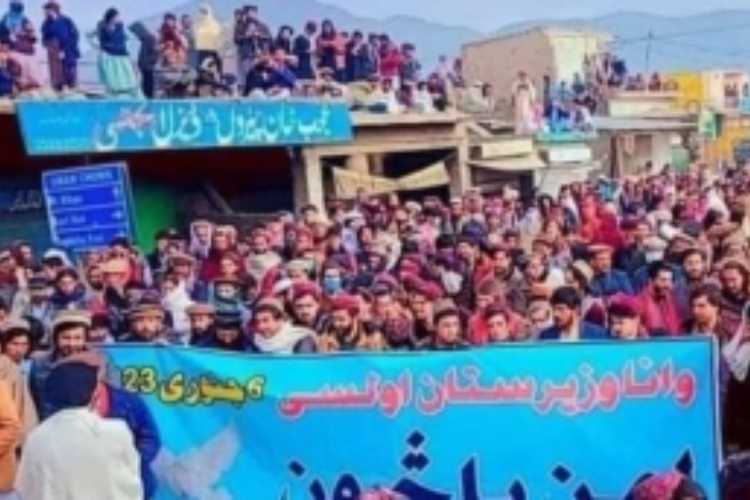 Thousands of people took to the streets against terrorism in Waziristan