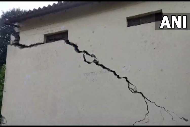 After Joshimath, houses in Tehri-Garhwal have developed cracks