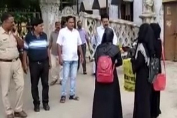 UP: Girls denied entry to Moradabad college for wearing burqa