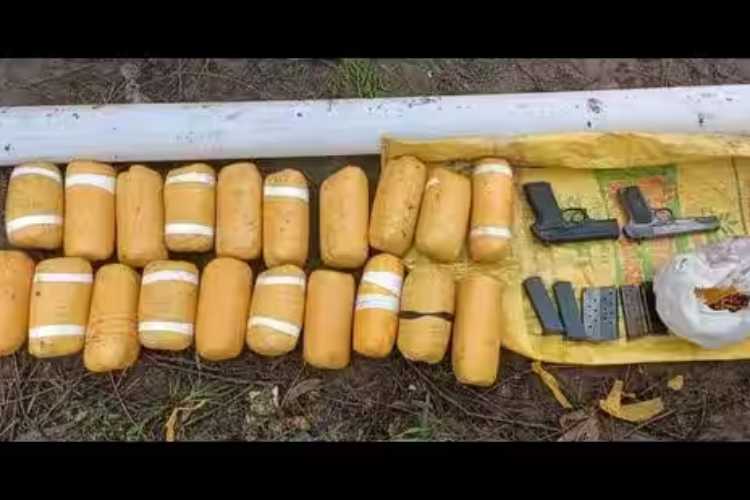 BSF recovered 20 packets of contraband near the India-Pak border in Punjab