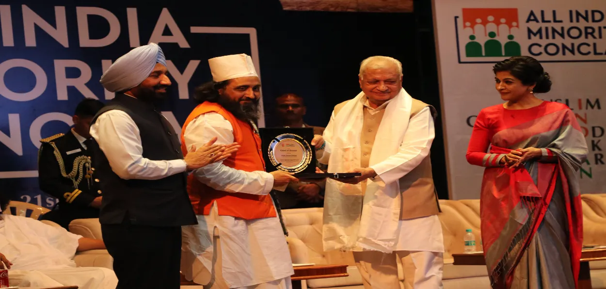 Keralal Governor Arif Mohamad Khan presenting awards at the All India Minorities Conclave in Chandigarh (Twitter)