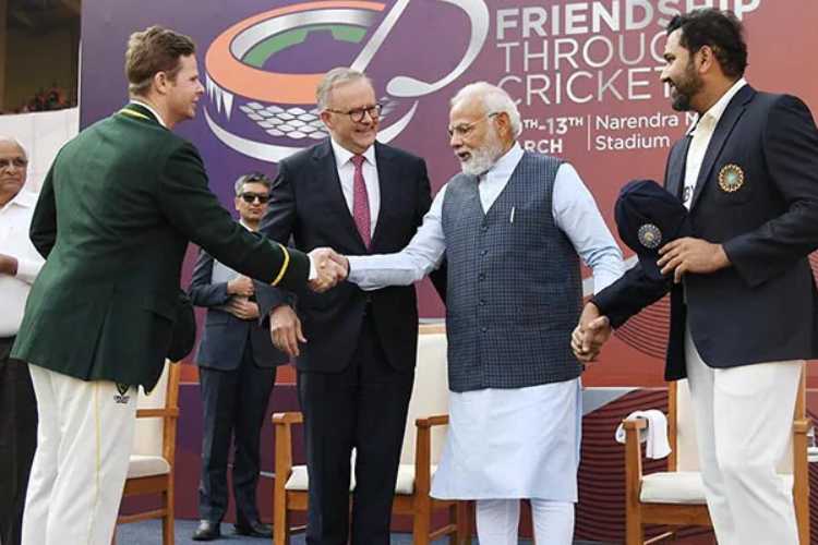 PM Modi and his Australian counterpart with Steve Smith and Rohit Sharma