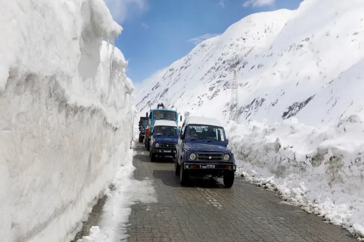  Bandipora-Gurez road in J&K re-opens for traffic