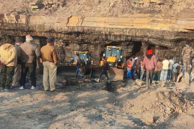 4 people died in a coalmine accident in Dhanbad