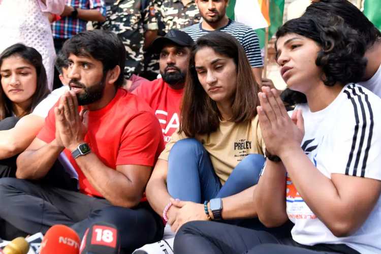 Olympic medalists Bajrang Punia and Sakshi Malik at Jantar Mantar