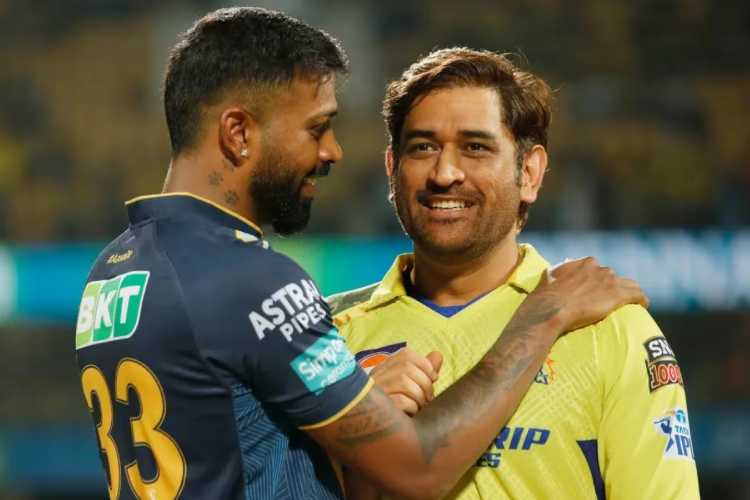 Hardik Pandya with MS Dhoni