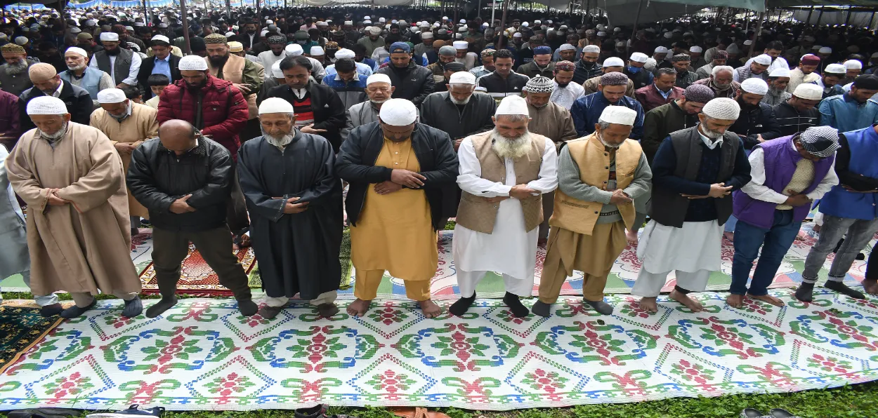 Muslims praying during congregational prayers in Srinagar (Basit Zargar)