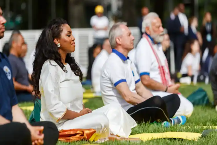 American singer Mary Millben doing Yoga with Prime Minister Narenadra Modi in New York