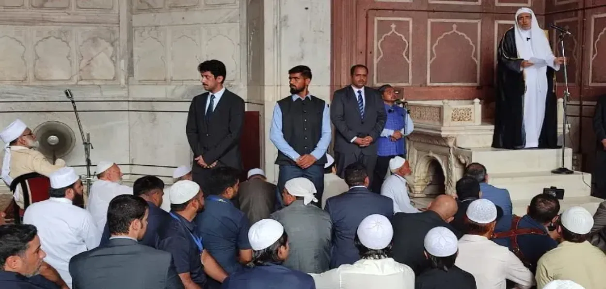 Dr. Mohammad Bin Abdulkarim al-Issa delivering his friday sermon at Jama Masjid, Delhi