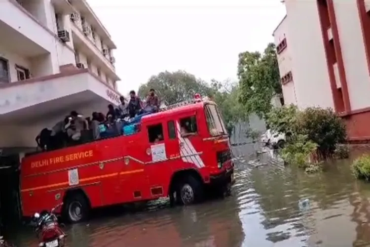 Delhi Fire Services rescues 30 IIPA trainees from Delhi