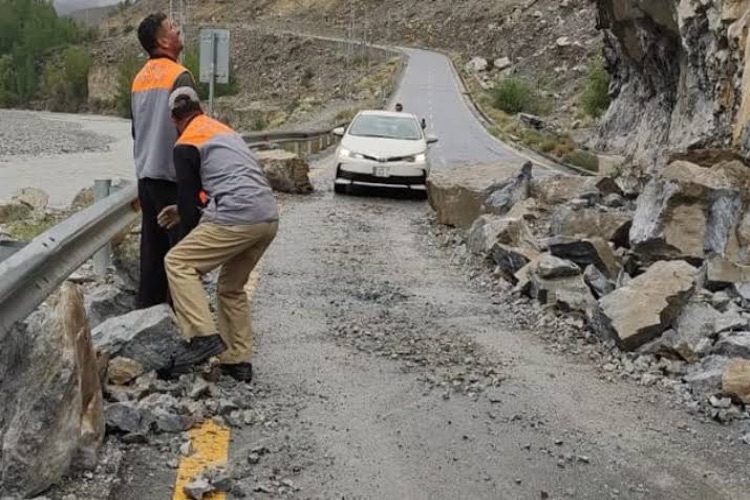 Flash floods, mud slides in PoK (courtesy: Twitter)