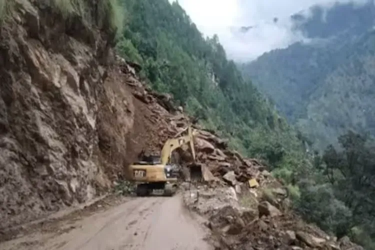 Uttarakhand: Rishikesh-Badrinath NH blocked due to landslide