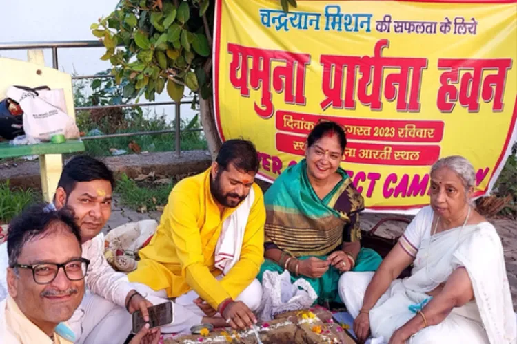 People participating in special rituals for success of Chandrayaan-3