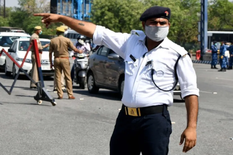 A Delhi traffic policeman