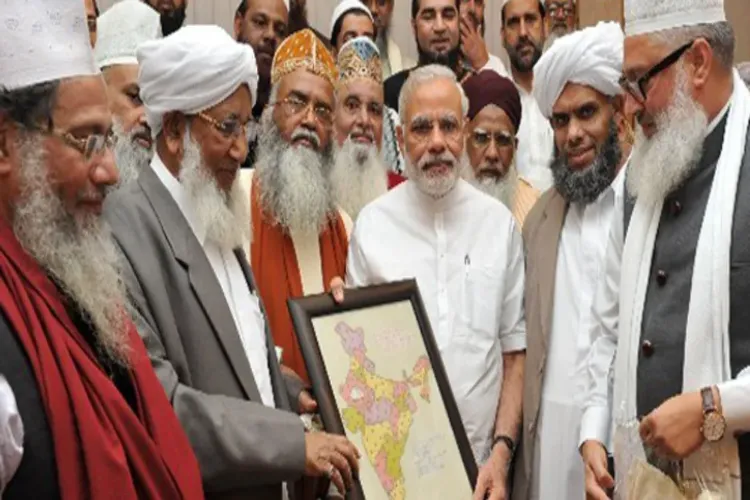 Grand Mufti Sheikh Aboobaker Ahmed Kanathapuram with Prime Minister Narendra Modi (Facebook)