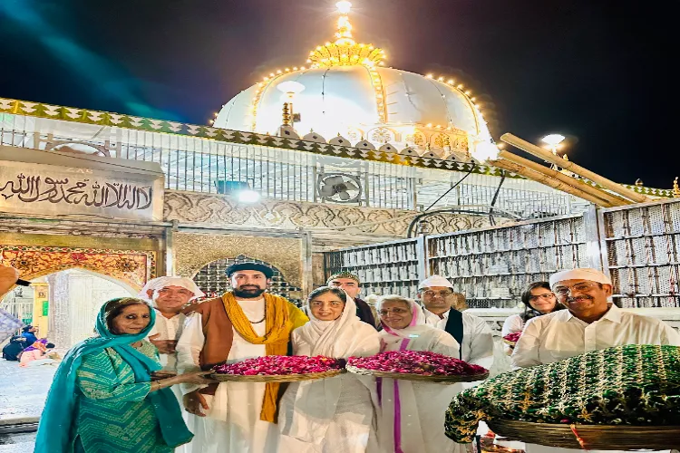 Didi Krishna Kumari, the Executive Head of the Sadhu Vaswani Mission visited Ajmer Sharif