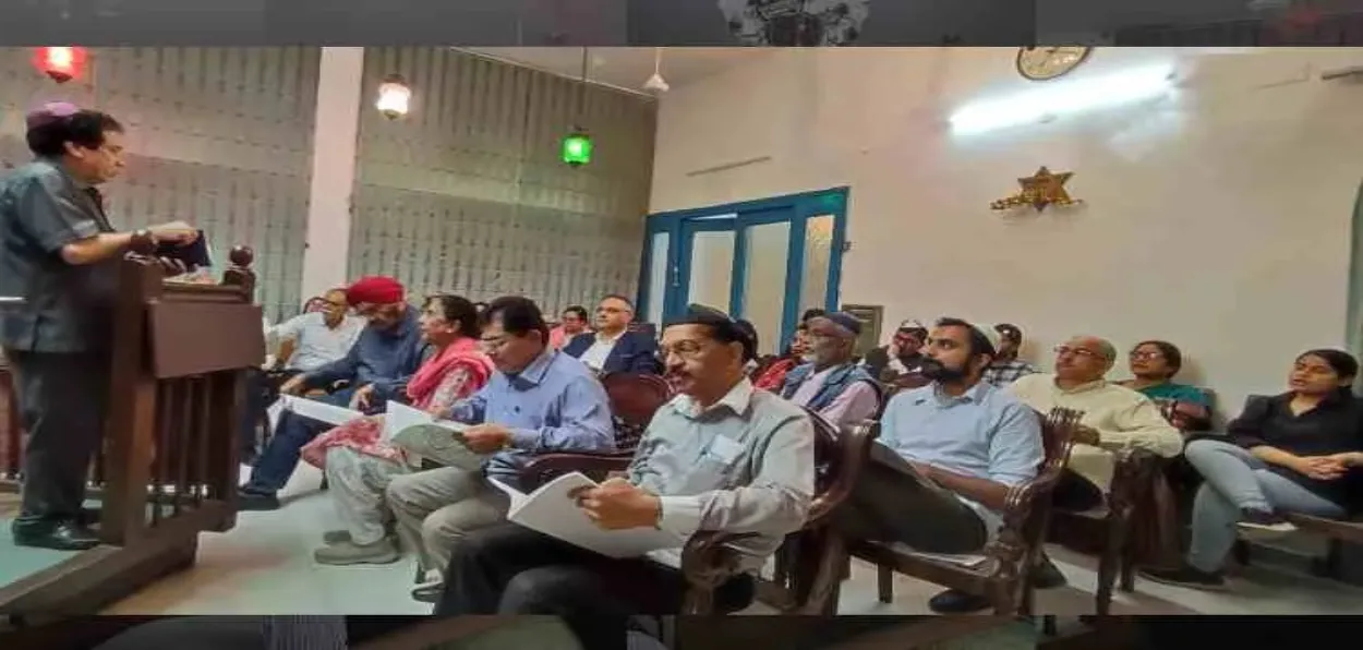  Rabbi Ezekiel Isaac addressing an all-religious meet in New Delhi