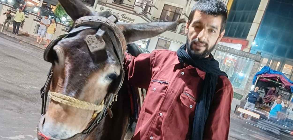 Abdul latif with his mare Rosy at Katra (Pics: Onika Maheshwari)