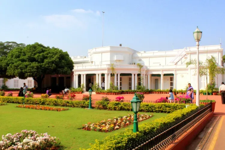 President inaugurates replica of historic flag post at Rashtrapati Nilayam