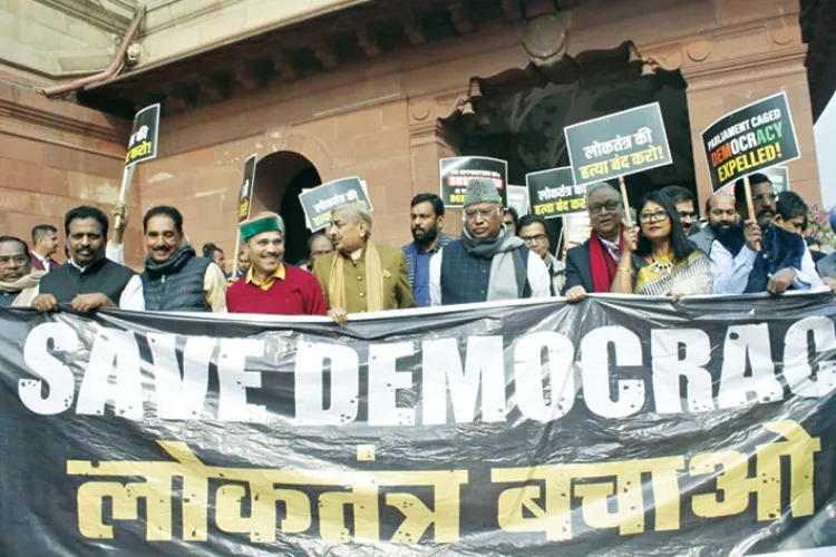 Members of India bloc staging protest at Jantar Mantar