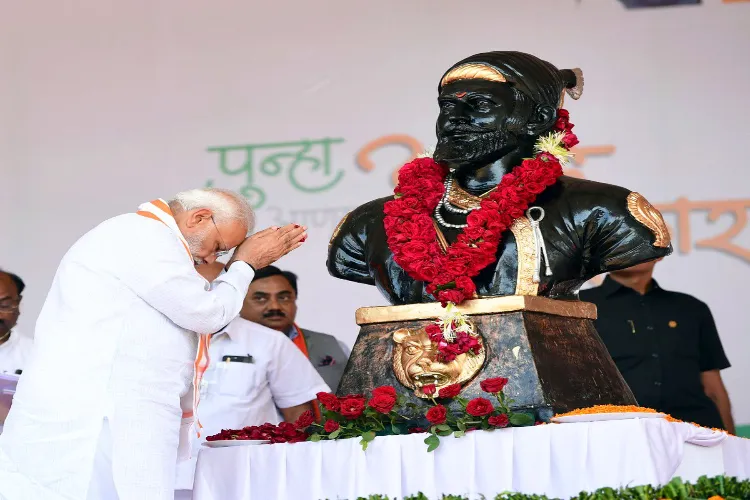 Prime Minister Narendra Modi paying homage to Chhatrapati Shivaji Maharaj.