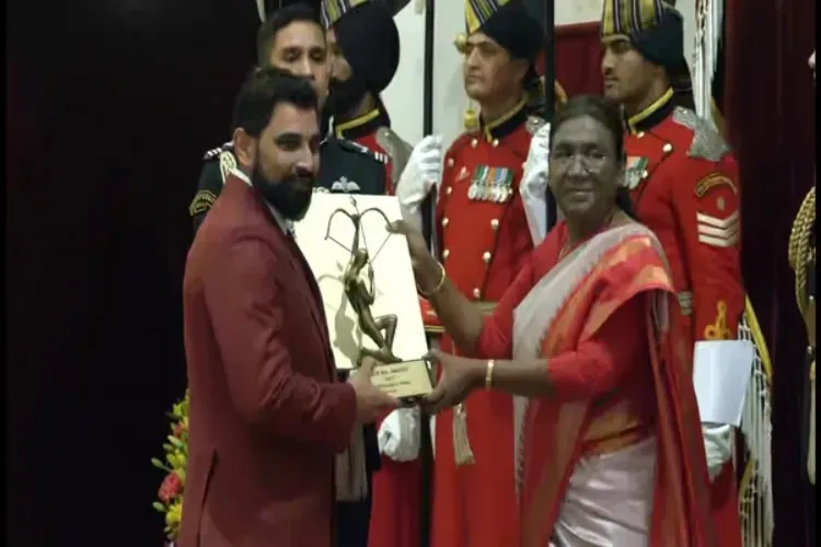 Mohammed Shami receiving the Arjuna award 2023 from President Droupadi Murmu