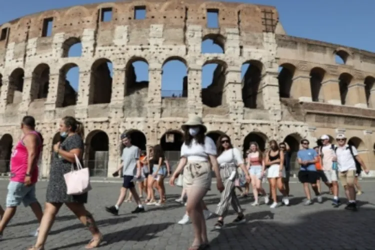 Tourists at the Colosseum in Rome