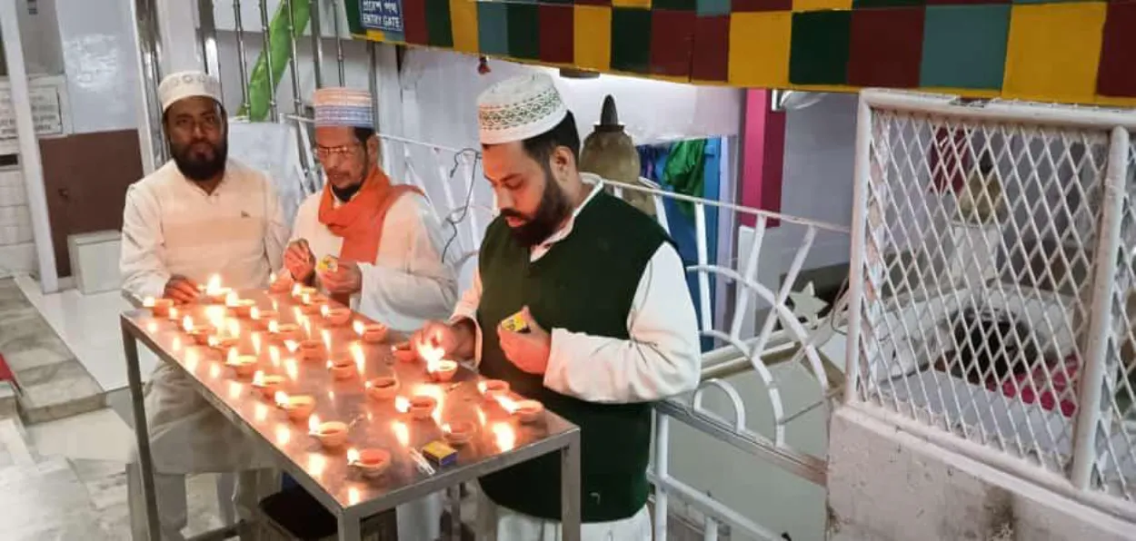 Muslims lighting lamps for Ram Temple