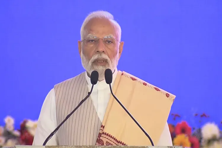 Prime Minister Narendra Modi addressing a gathering while launching developing projects in West Bengal