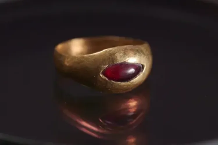  2,300-year-old ring 