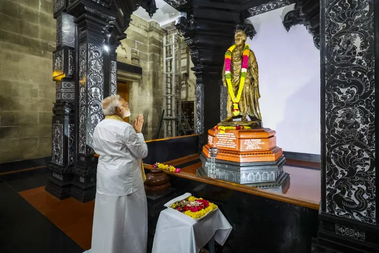 Prime Minister Narendra Modi Pays Respect to Swami Vivekananda Statue