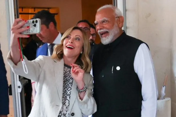Italian PM Giorgina Meloni clicking a selfie with Prime Minister Narendra Modi 