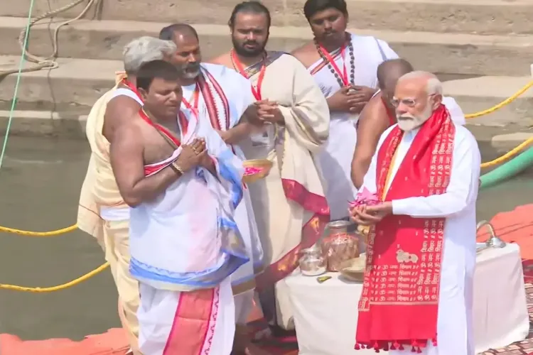 PM Modi offers prayers at Dhashashwamedh Gath, Varanasi