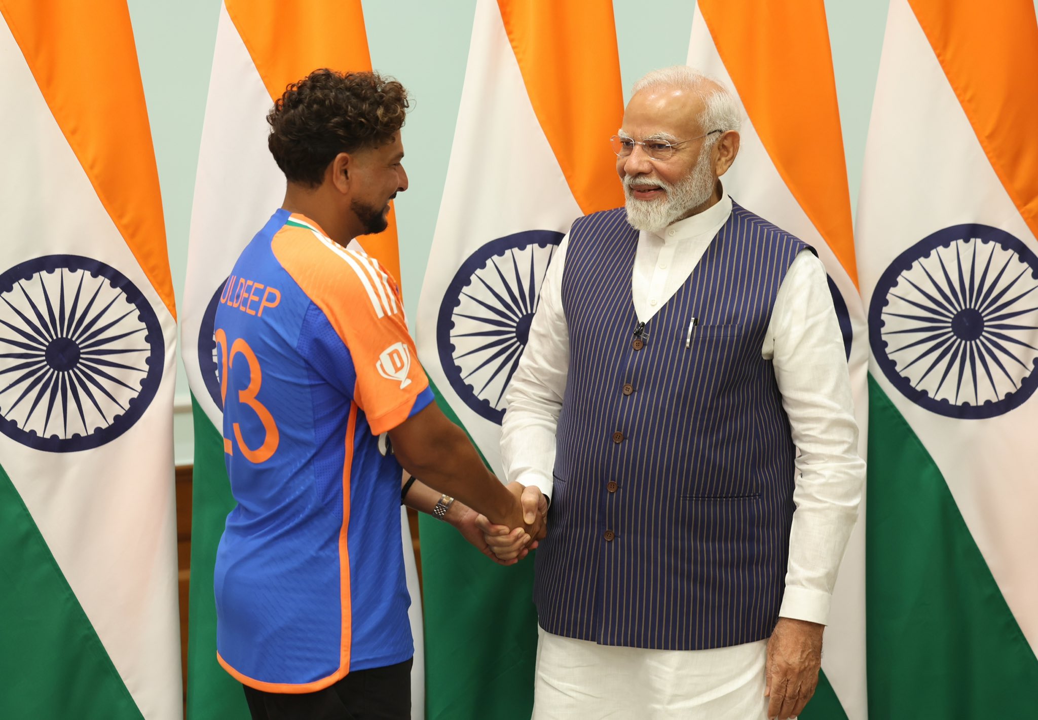 https://www.awazthevoice.in/upload/news/1720093448Kuldeep_with_PM_Modi.jpeg