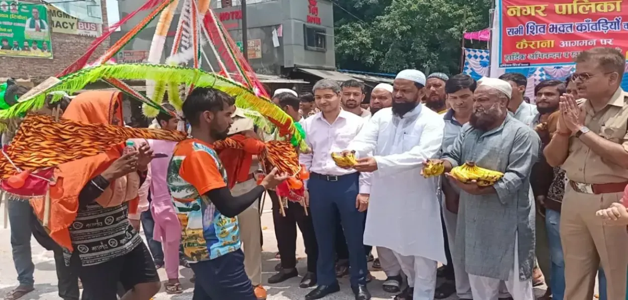 Muslims welcoming Kanwar pilgrims at Kairana in Western UP (File)