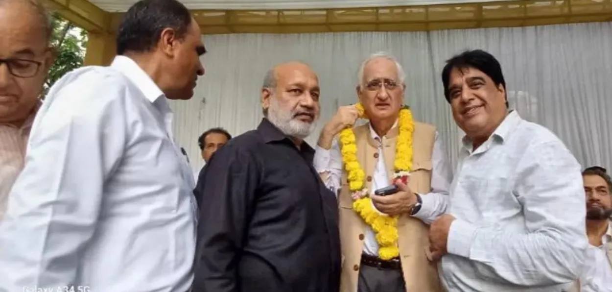 Salman Khurshid being felicitated opn winn