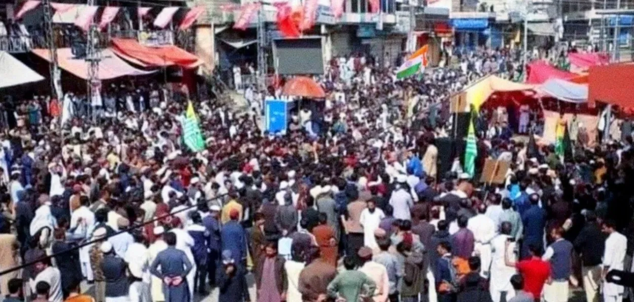 Protesters raise Indian Flag in Rawlakot, POJK (Courtesy: )