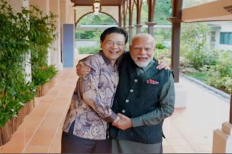 Prime Minister Narendra Modi with Singaporean Prime Minister Lawrence Wong