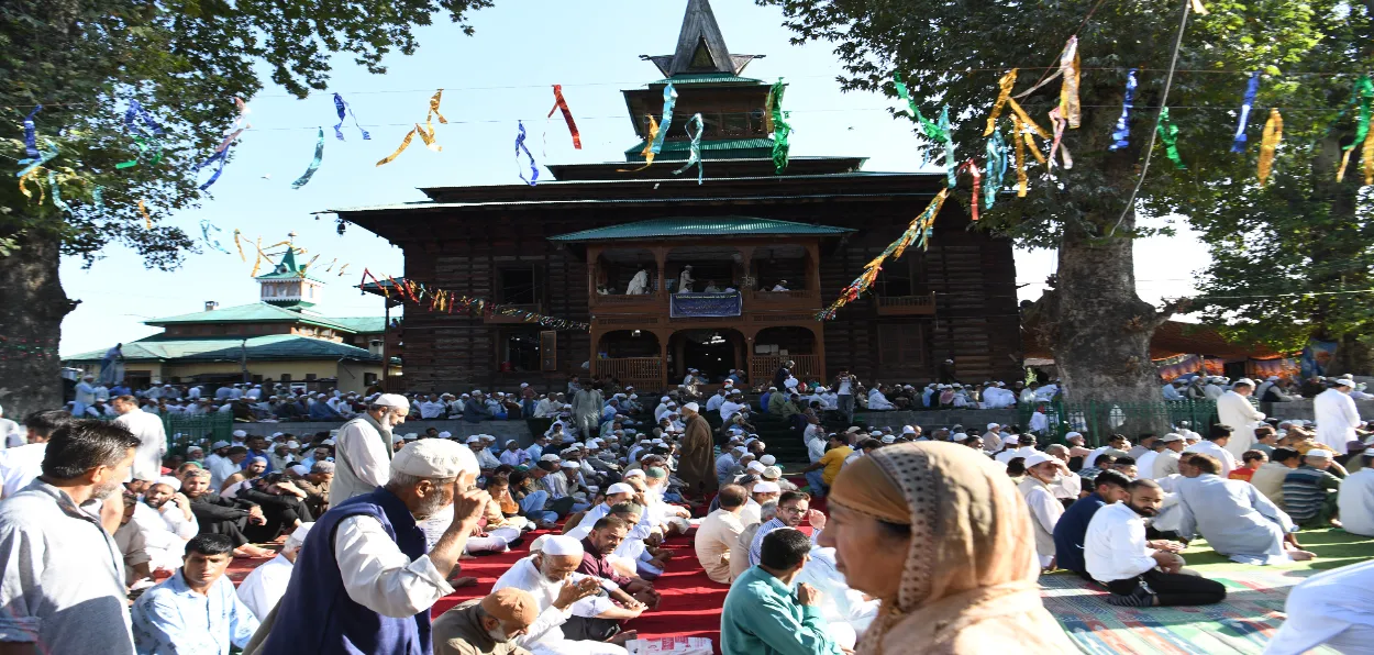 People praying at the Shrine of Sufi  Sufi Khwaja Naqshband sahib in Srinagar (All pics by Basit Zargar)