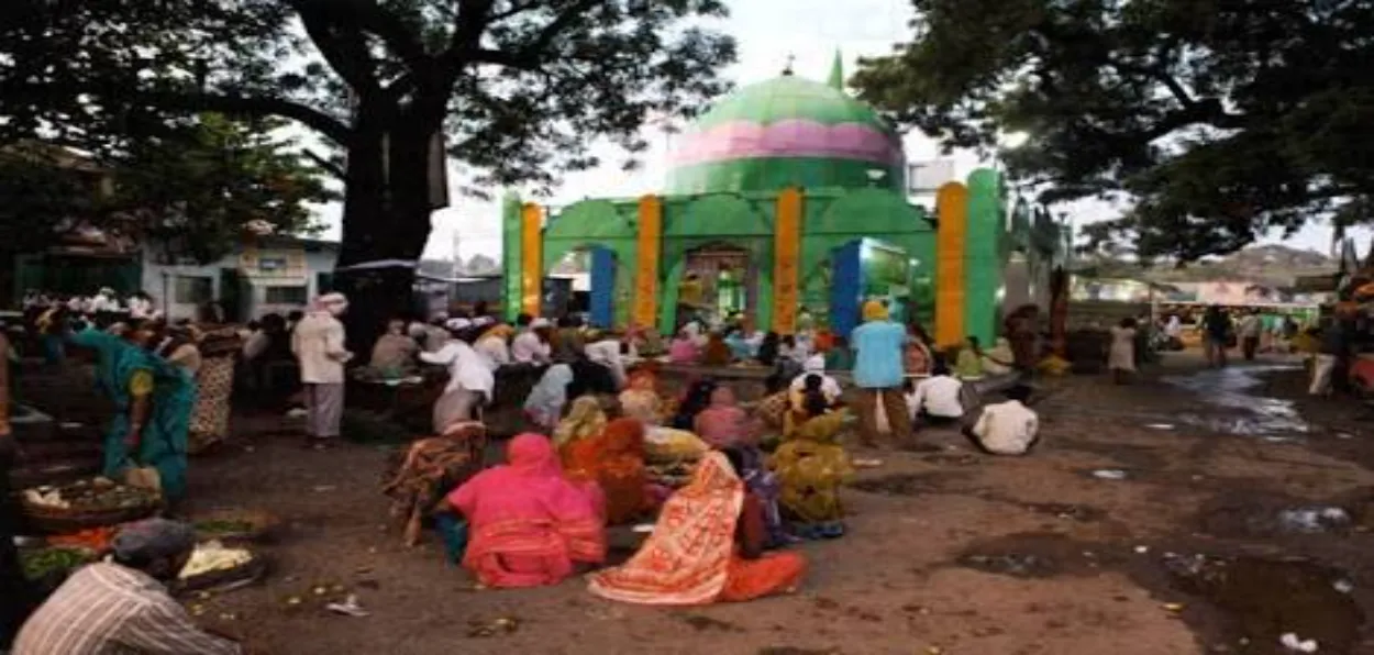 Devotees at Sailani Baba's dargah