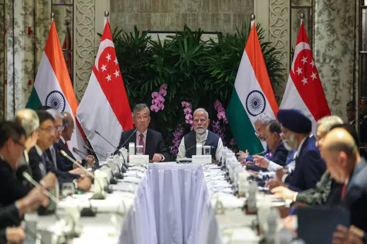 Prime Minister Narendra Modi with Business leaders in Singapore