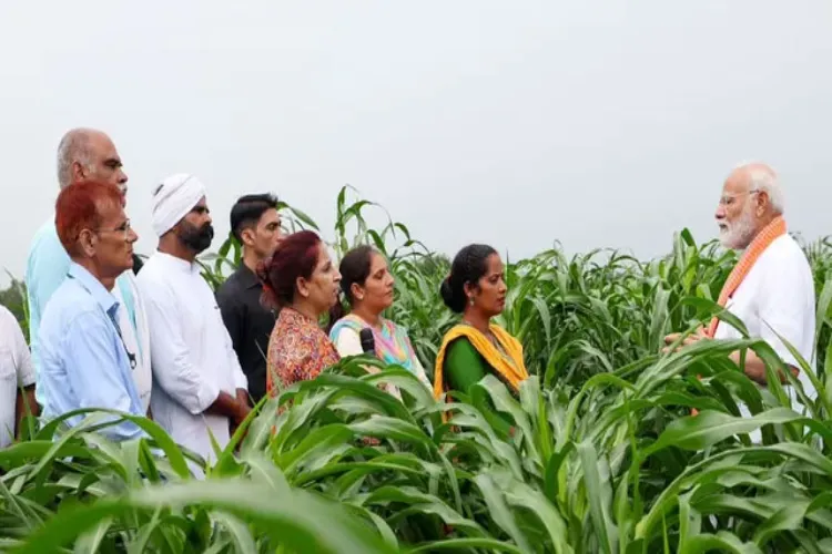 Prime Minister Narendra Modi with Indian farmers